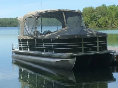 Legend Tri-Pontoon Boat For Sale