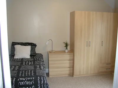 Furnished rooms for rent Kingston