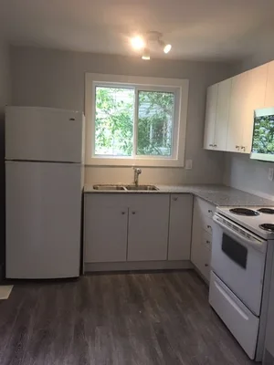 ALL INCLUSIVE WALKING DISTANCE TO SLC & QUEEN'S W. CAMPUS