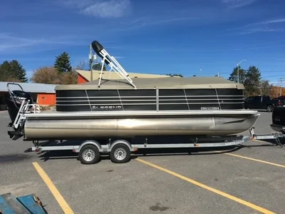 Legend Tri-Pontoon Boat For Sale