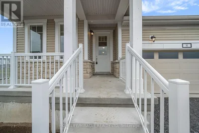 8 ROYAL OAK CRESCENT Loyalist (Bath), Ontario