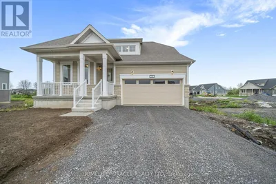 8 ROYAL OAK CRESCENT Loyalist (Bath), Ontario