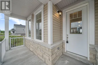 8 ROYAL OAK CRESCENT Loyalist (Bath), Ontario