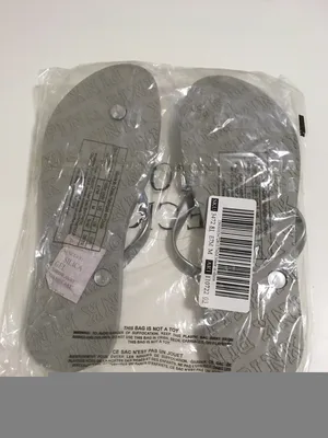 VICTORIA’S SECRET PINK - M 7/8 - NWT - SILVER GREY FLIP FLOPS
