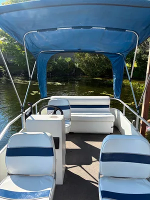 Weeres 16 foot Pontoon Boat