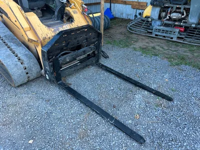 Brand New pallet forks, (Hydraulic Spread)