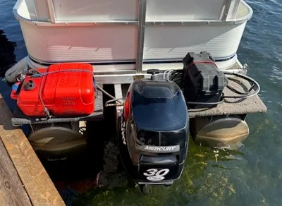 Weeres 16 foot Pontoon Boat