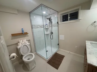 Renovated Room in 4-Bedroom Student House — 77 Helen Street