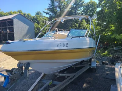 2005 Rinker 212 Captiva Bowrider