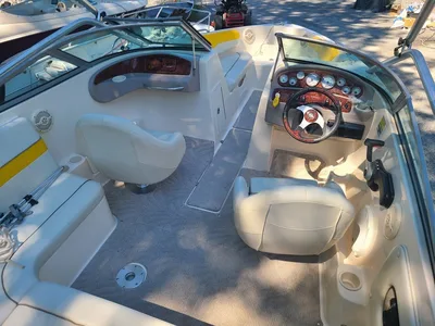 2005 Rinker 212 Captiva Bowrider