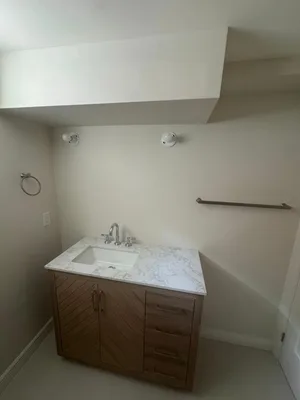 Renovated Room in 4-Bedroom Student House — 77 Helen Street
