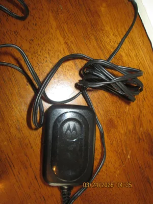 2Motorola V220 Flip Mobile Phone With Charger, Unknown if locked