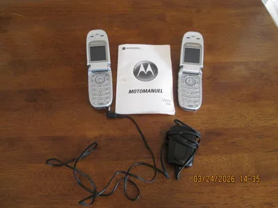 2Motorola V220 Flip Mobile Phone With Charger, Unknown if locked