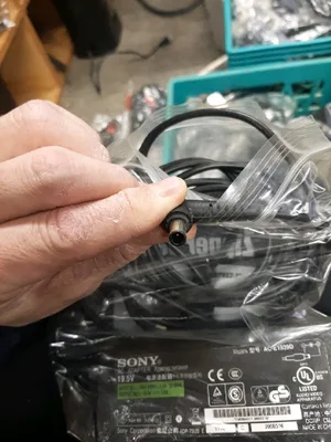 Sony ac adapter output 19.5 V 3.9 A