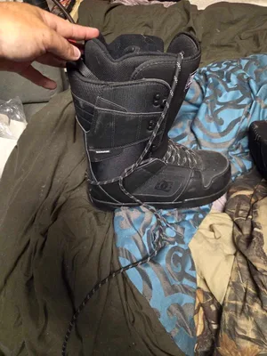 DC snowboarding boots and used size 10 sugi bootsand snowboard