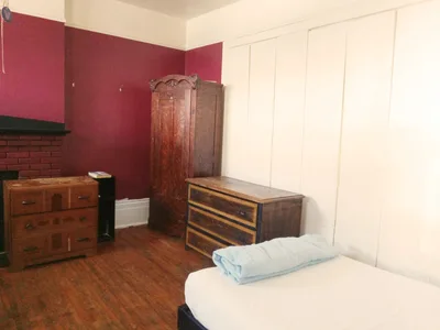 1 XLG Room DowntownKT, Male 50+ Only, Quiet All INCLUSIVE