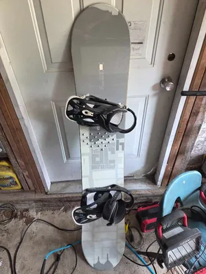 DC snowboarding boots and used size 10 sugi bootsand snowboard