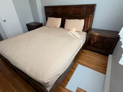 Solid Wood King Bedroom Set with 02 night stands and mattress