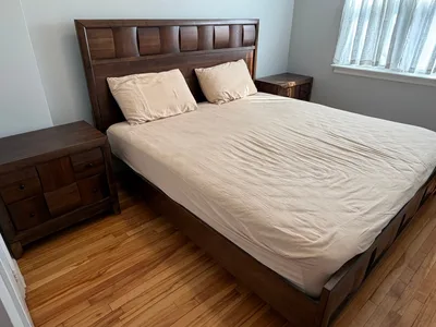 Solid Wood King Bedroom Set with 02 night stands and mattress