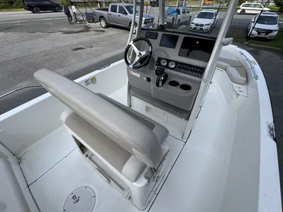 2017 Boston Whaler 210 Dauntless