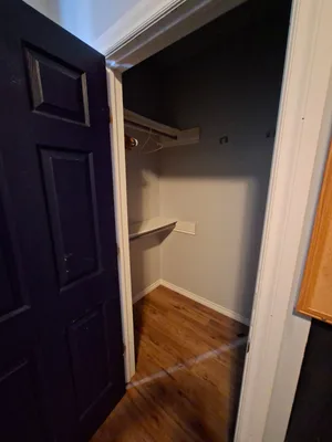 $500 LARGE ROOM WITH WINDOW AND WALK IN CLOSET CAMPBELLFORD