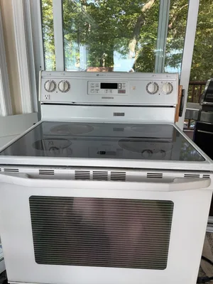 Maytag Stove  - Very nice condition $200 obo