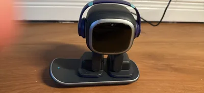 Living AI EMO Desktop Pet
