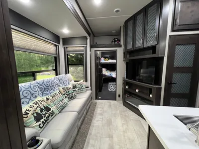 2022 Grand Design Momentum 350G