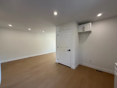 Updated 2 bedroom apartment w yard space- B-1291 Birchwood