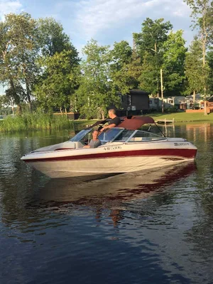 1995 Larson SEI 194 Bowrider w/ 190 HP MerCruiser & Trailer