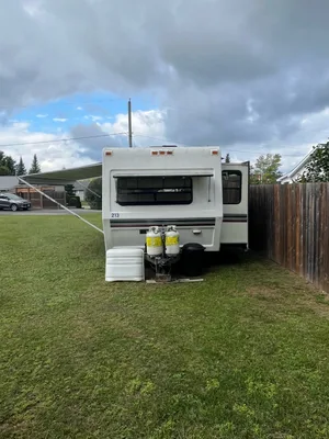 2000 31’ Golden Falcon Touring in great shape