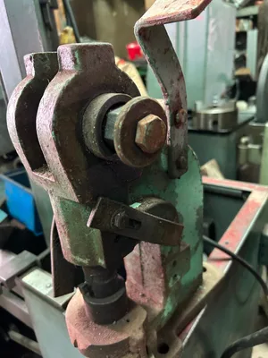 Punch manual bench type Roper 2-1/2” throat