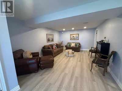 LOWER UNIT - 3 SOLMES STREET Prince Edward County (Sophiasburg W