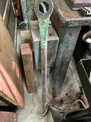 Punch manual bench type Roper 2-1/2” throat