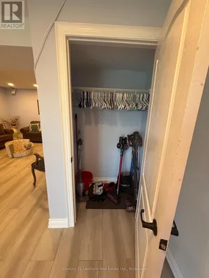 LOWER UNIT - 3 SOLMES STREET Prince Edward County (Sophiasburg W