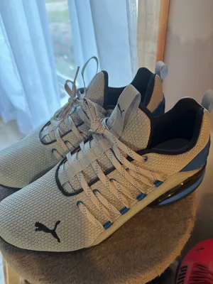Men size 10 Puma