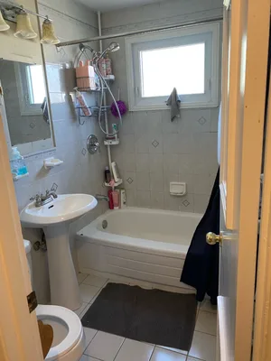 1 Bedroom SLC or Queen's West Campus 4 bed female house for NOV