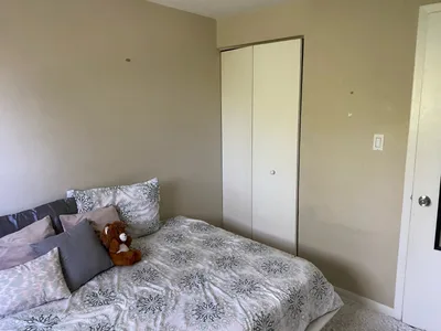 1 Bedroom SLC or Queen's West Campus 4 bed female house for NOV