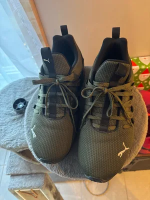 Men size 10 Puma