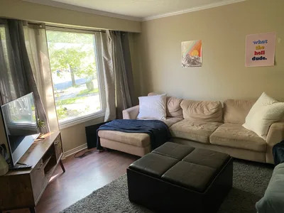 1 Bedroom SLC or Queen's West Campus 4 bed female house for NOV
