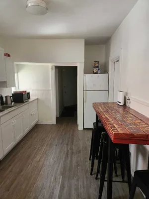Room for Sublet, 5 Min Walk to Campus ($1000/mo)