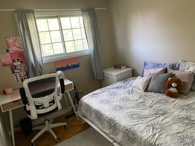 1 Bedroom SLC or Queen's West Campus 4 bed female house for NOV