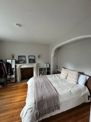 Winter 2027 Queen’s Sublet — 5 Min to Campus