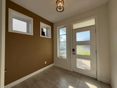 Two-storey 4 bedroom house in Amherstview- 9 Erie Court