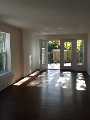 ONE MONTH FREE!! STUNNING MAIN FLOOR 2 BDRM IN OLD EAST HILL !!