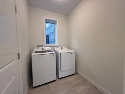 Two-storey 4 bedroom house in Amherstview- 9 Erie Court
