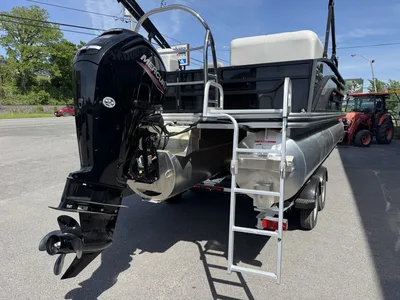 2026 Lowe Boats SS 230 WV TRI-TOON MERCURY 115HP
