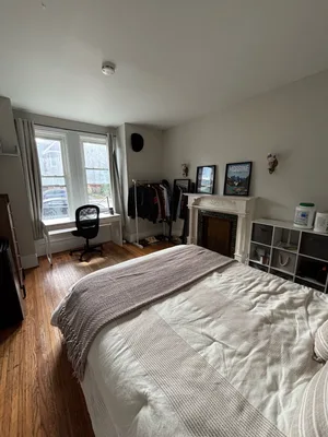 Winter 2027 Queen’s Sublet — 5 Min to Campus