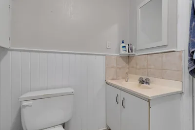 75 Rideau St, Unit 2, Kingston, ON K7K 2Z8, Canada