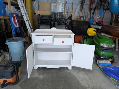 Free Cabinet/Bureau